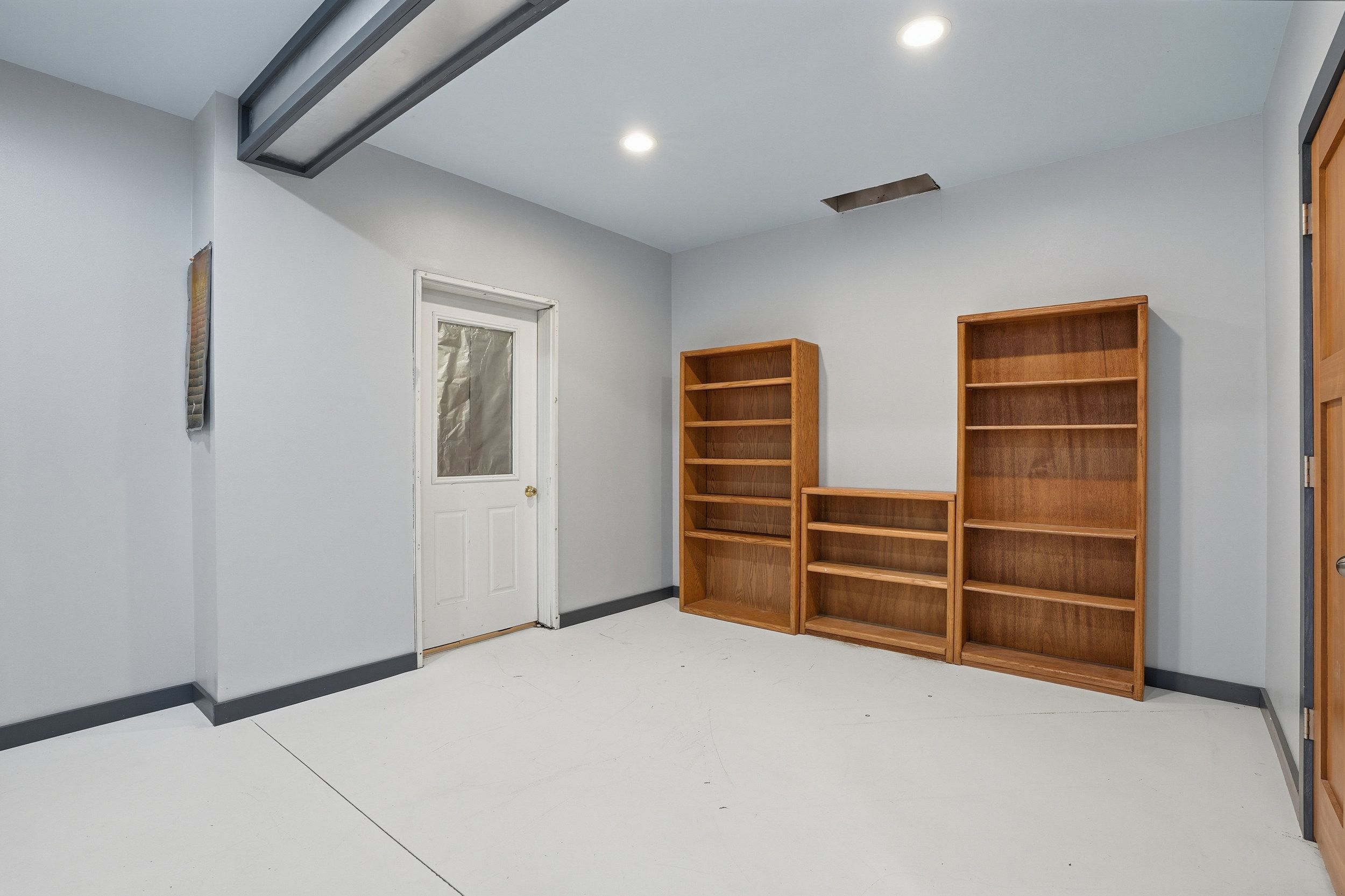 Listing Photo: 3300 Underwood Ave 0047-